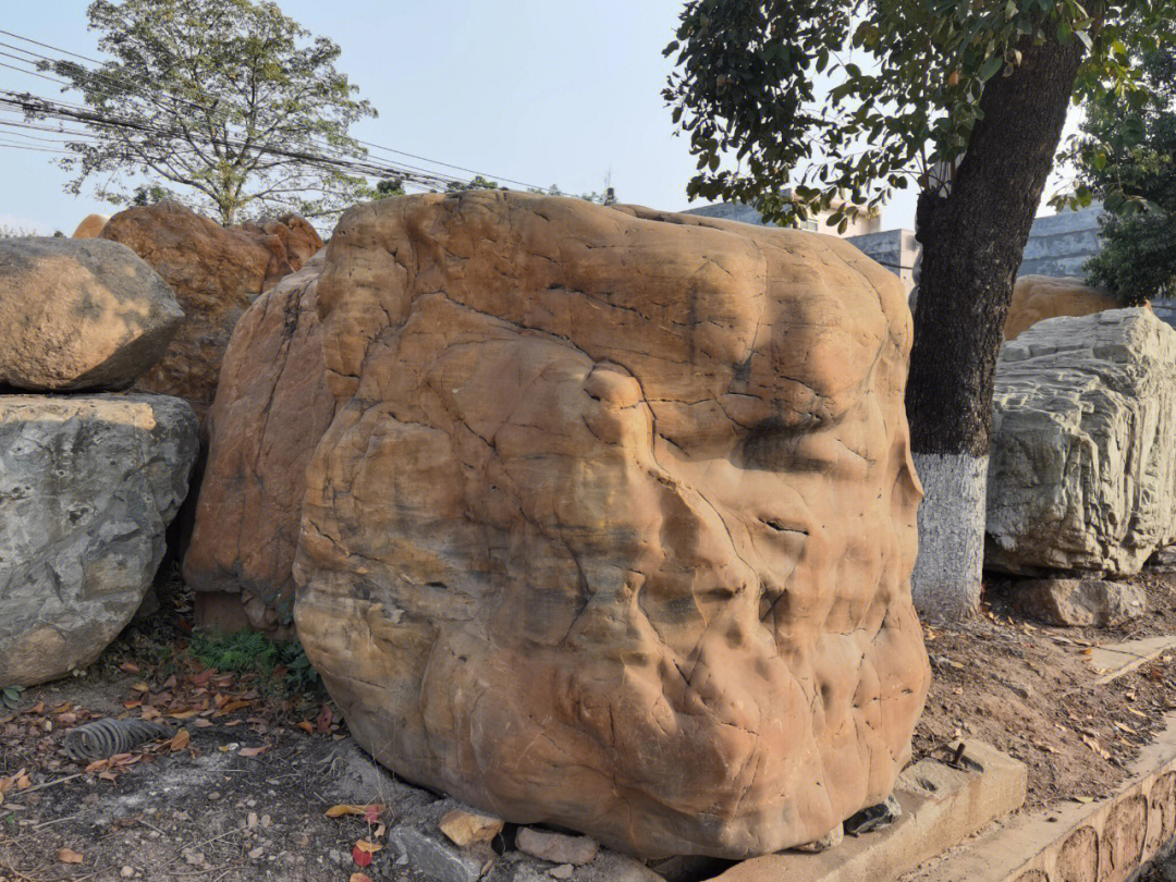 云南景觀石裝飾效果及云南石景石商貿公司供應產品解析